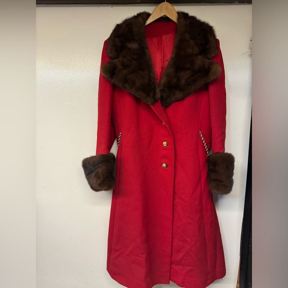 Vintage Union Made ILGWU heavy Red Coat Size M-L USA Brown Faux Fur Neck